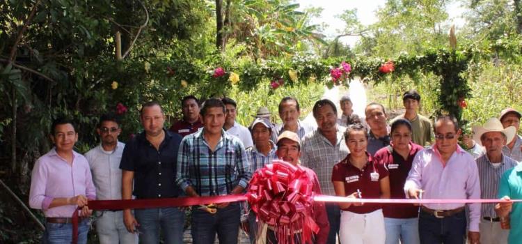 Inaugura rampeo en Matlalapa Edil