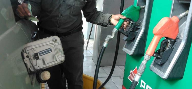 Litro de gasolina ya ronda los 22 pesos 