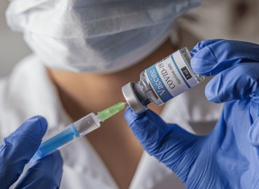Inició vacuna contra el Covid e Influenza 