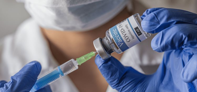 Inició vacuna contra el Covid e Influenza 