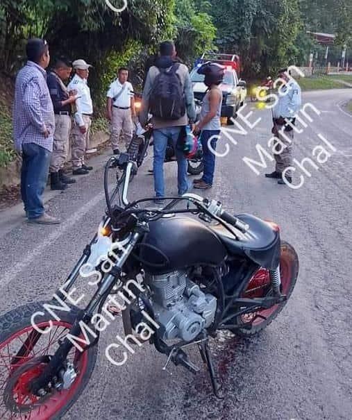 Termina motociclista herido tras caer