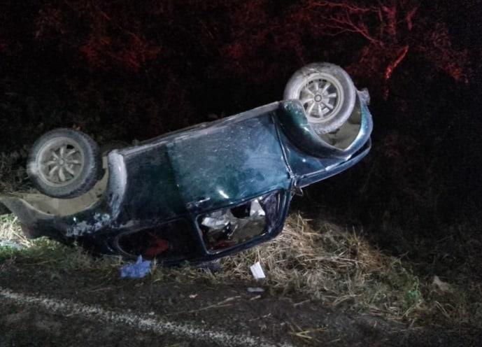 Tres Lesionados Al Volcar Un Auto