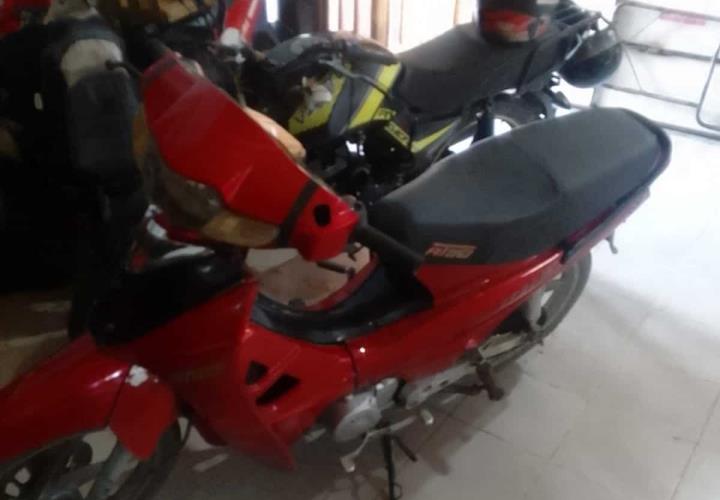 Decomisan agentes motocicleta abandonada en Totolteo