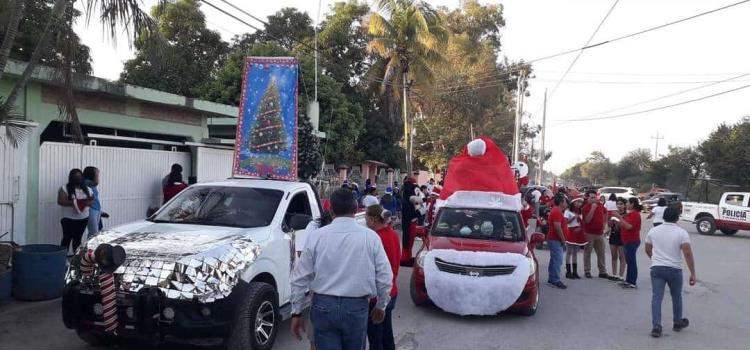Desfile navideño unió a población