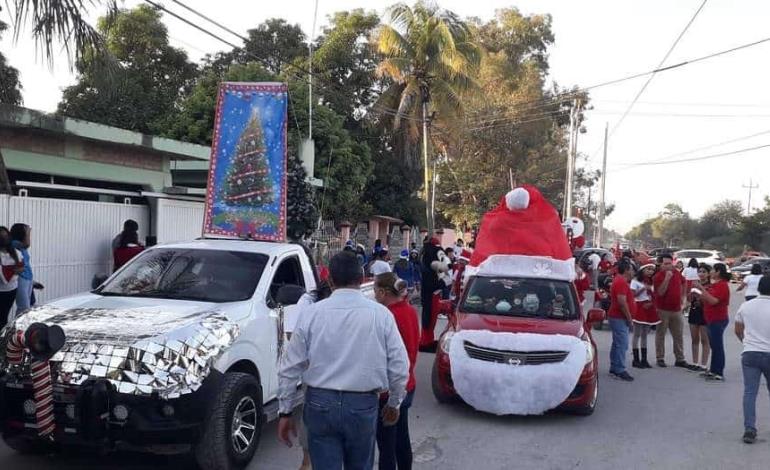 Desfile navideño unió a población