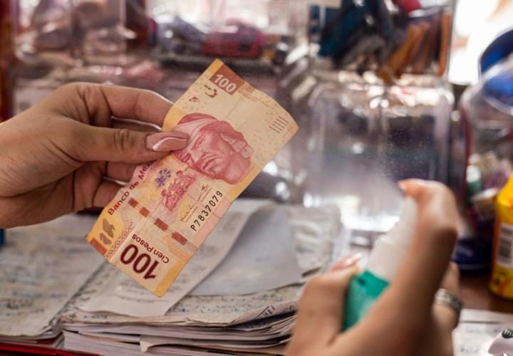 Alertan por billetes falsos en comunidades
