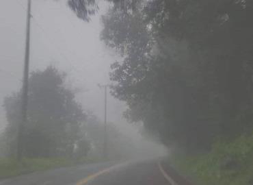Carreteras cerradas por espesa neblina