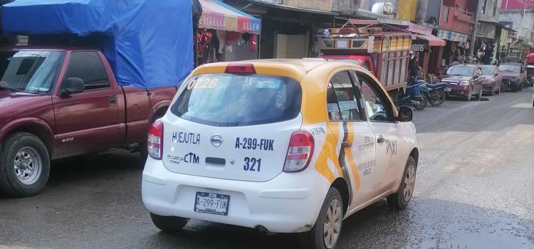 Aumentan quejas contra los taxistas