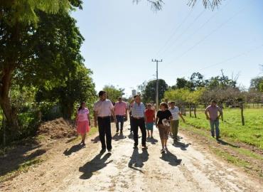 Supervisa Alcalde avance  de rehabilitación de camino en Alazán Canoas