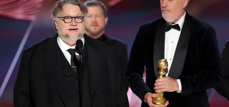 Guillermo del Toro gana Globo de Oro por Pinocho