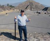 José Cuellar visitó las pirámides