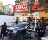 Custodiaron agentes tienda Oxxo en San Miguel