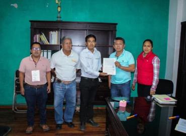 En Huautla Alcalde se reunió con autoridades estatales