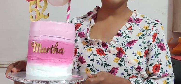 Pastel de cumpleaños para Martha Salazar
