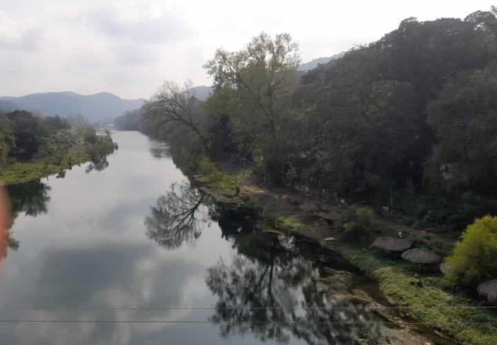 Palapas de río Amajac en zona de riesgo