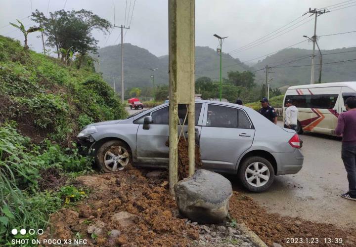 En la Alazán - Canoas volcadura dejó tres lesionados