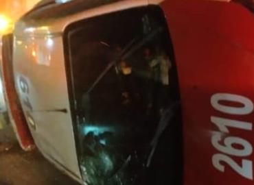 En Cosoleacaque muri0 taxista impactado por un tráiler de carga
