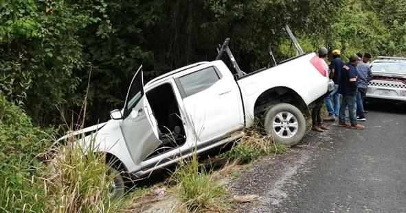En la Tamazunchale – Álamo camioneta se salió de la carretera