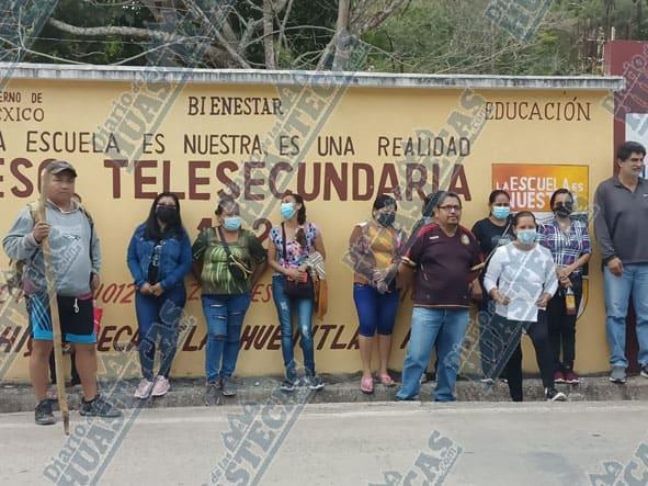 Padres de familia de la Telesecundaria 122 se manifestaron