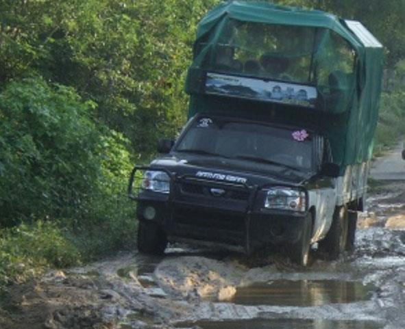 En la Huasteca caminos destrozados afectan a conductores