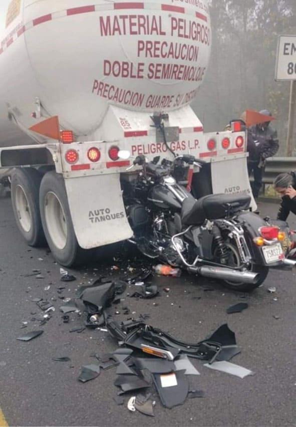 Motociclista murió al chocar contra pipa de gas