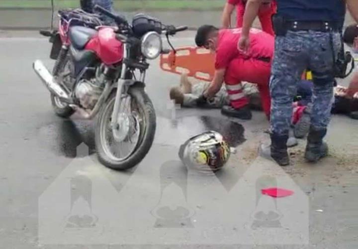 Motociclista se impactó contra unidad pasajera en El Moreno