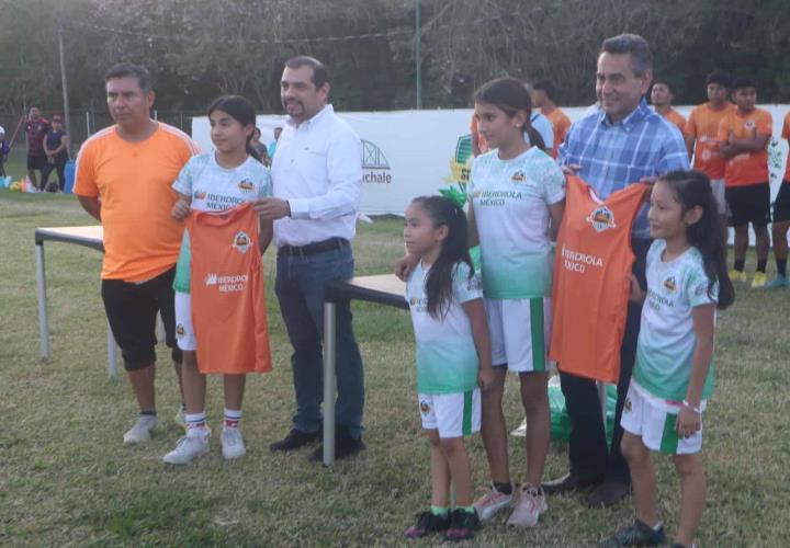 Iberdrola México- Tamazunchale en entrega de material deportivo