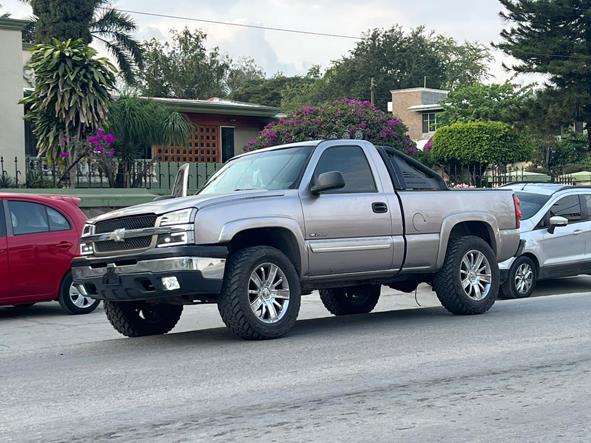 Político chocó contra automóvil en Tantoyuca