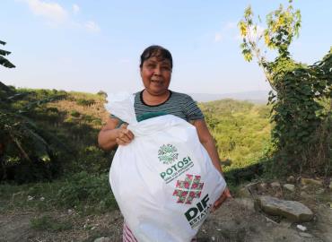 Entrega Sedesore mil becas alimentarias en Matlapa