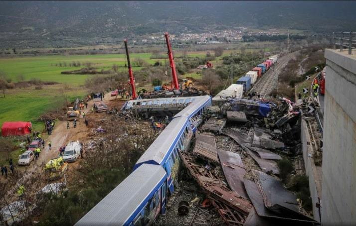 Colisión de trenes deja 36 muertos en Grecia
