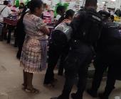 Féminas se pelearon en la tienda AKÁ en pleno Día de la Mujer