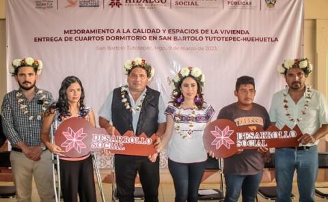 Gobierno de Hidalgo entregó acciones de vivienda en la Otomí-Tepehua