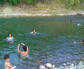 Familias acuden a ríos de la Huasteca por temporada de calor
