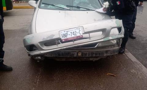 Conocido taquero destrozó su auto frente a Chedraui