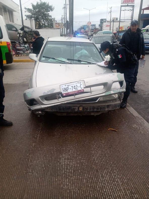 Conocido taquero destrozó su auto frente a Chedraui