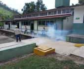 Fumigaron el COBAEH plantel de Jaltocán para erradicar el dengue