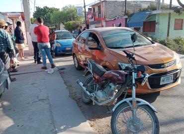 Colisionaron auto y  moto en El Bosque