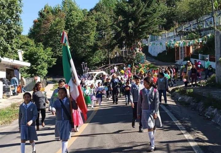 Escuelas de la región realizaron desfiles 