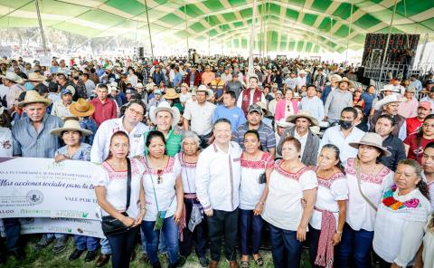 Menchaca Salazar anuncia apoyos y obras en Alfajayucan