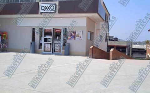 Ladrón asaltó tienda Oxxo en Tantoyuca