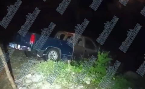 Camioneta cayó a una presa en San Felipe