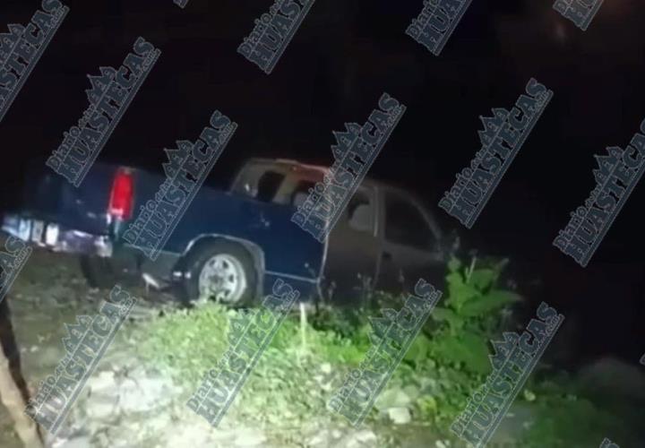 Camioneta cayó a una presa en San Felipe