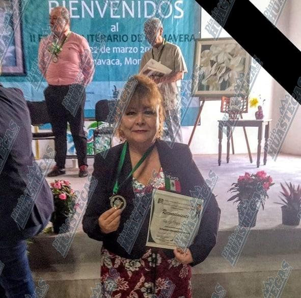 Escritora huejutlense fue galardonada con medalla de oro