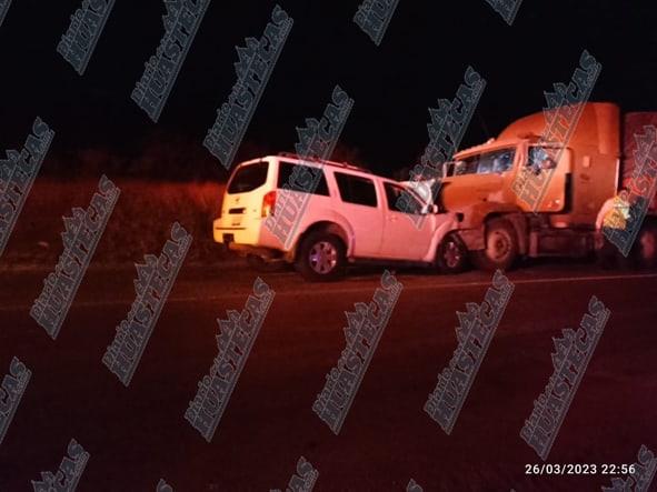 Tractocamión arrolló a una camioneta en Pánuco