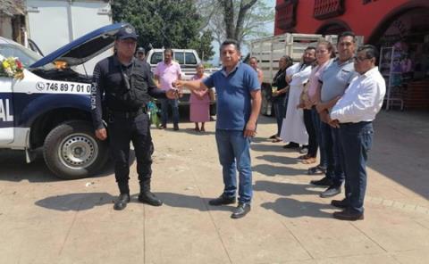 Alcalde entregó insumos y patrulla nueva en Huautla