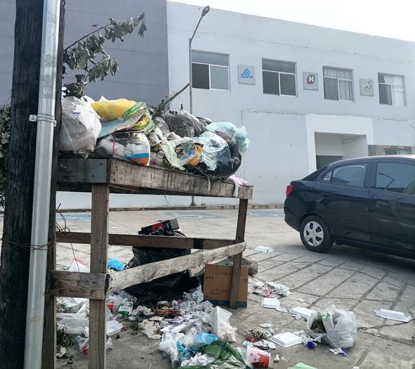 Deben prohibir el depósito de basura en Centro de Salud