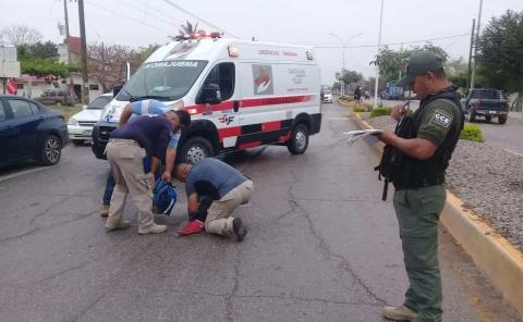 Mujer lesionada en accidente de moto