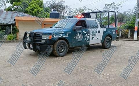 Taxi se impactó contra patrulla de la Fuerza Civil en Tantoyuca