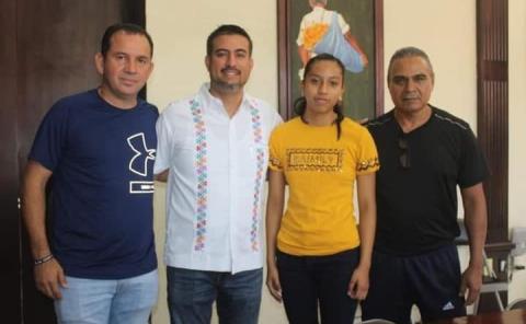 Alcalde se reúne  con deportistas en Huejutla