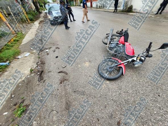 Derrape de moto deja dos lesionados